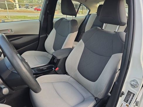 Used 2021 Toyota Corolla LE image 14