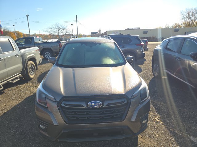 Used 2023 Subaru Forester Limited AWD/4WD image 3