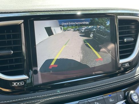 Used 2024 Chrysler Pacifica Touring-L FWD image 33