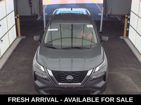 Used 2023 Nissan Rogue S image 2