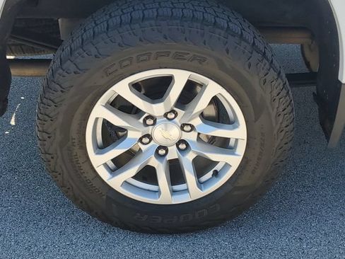 Used 2021 Chevrolet Silverado 1500 LT AWD/4WD image 7