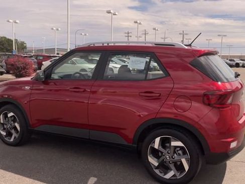 Used 2026 Hyundai Venue SEL FWD image 7