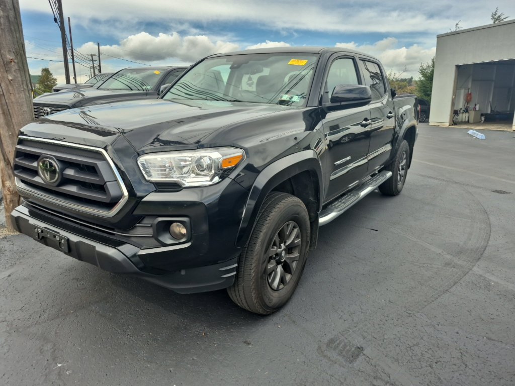 Used 2022 Toyota Tacoma SR5 AWD/4WD image 3