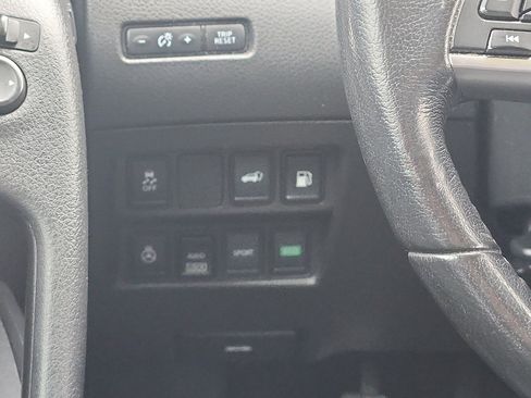 Used 2018 Nissan Rogue SV w/ Premium Package image 13