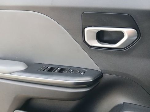 Used 2025 Kia K4 LXS image 17