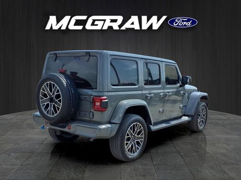 Used 2022 Jeep Wrangler Unlimited Sahara AWD/4WD image 5