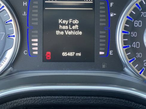 Used 2015 Chrysler 200 Limited image 31