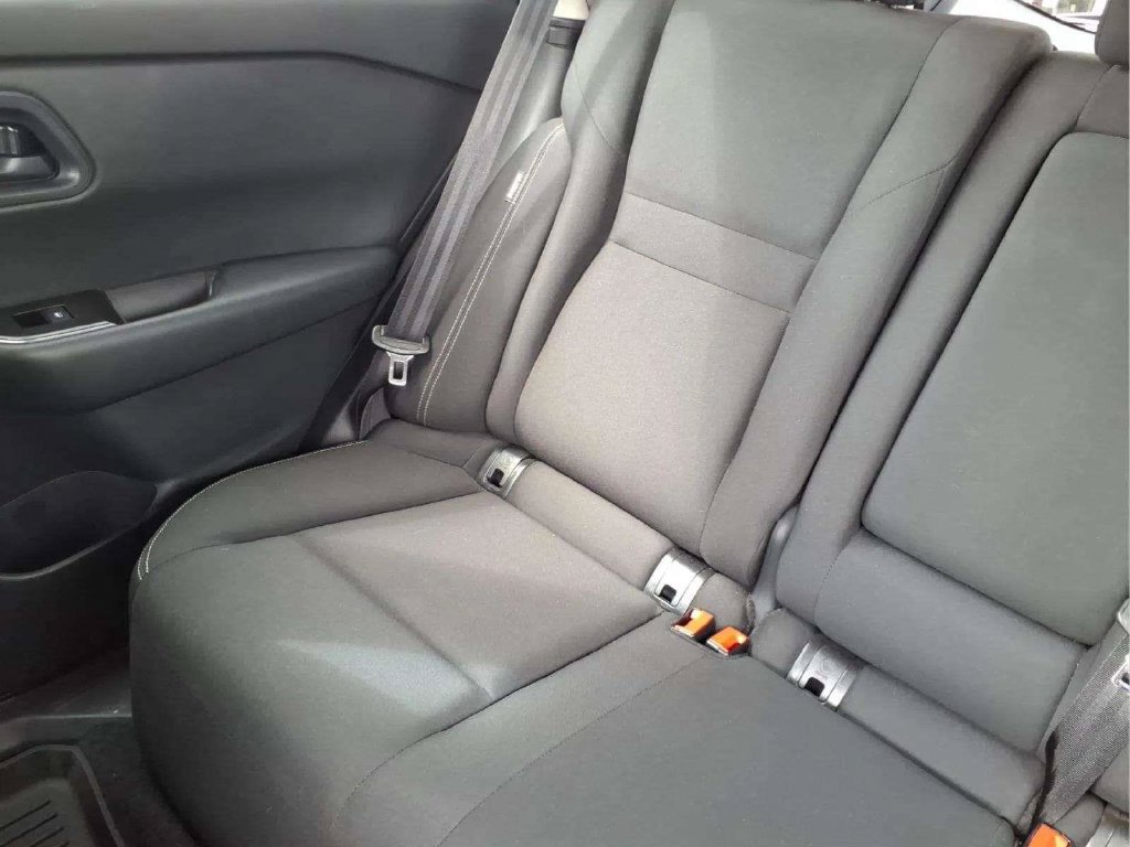 Used 2025 Nissan Rogue S FWD image 15