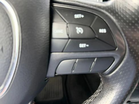 Used 2019 Dodge Charger SXT AWD/4WD image 17