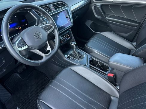 Used 2022 Volkswagen Tiguan SE image 10
