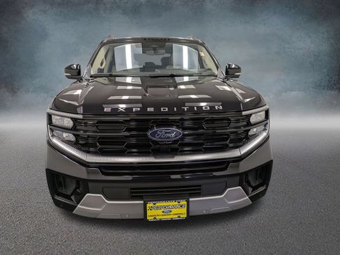 Used 2025 Ford Expedition Platinum AWD/4WD image 2