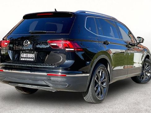 Used 2023 Volkswagen Tiguan SE FWD image 2