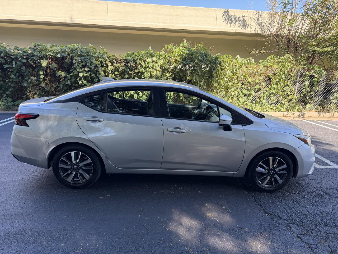 Used 2021 Nissan Versa SV FWD image 4