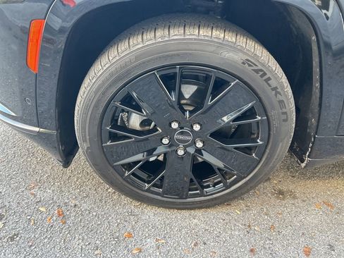 Used 2024 Jeep Wagoneer Launch Edition image 15