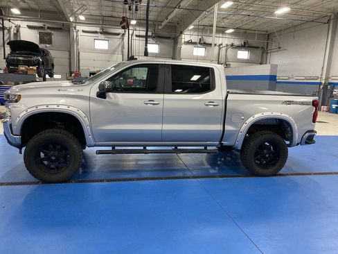 Used 2020 Chevrolet Silverado 1500 LT AWD/4WD image 4