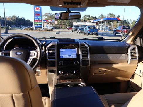 Used 2017 Ford F250 Lariat w/ Chrome Package image 11