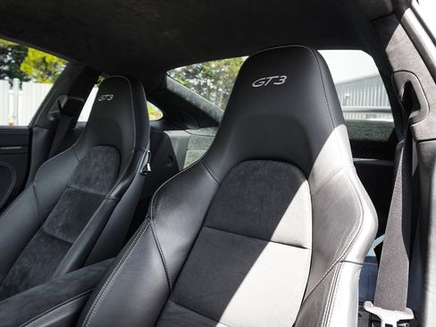 Used 2018 Porsche 911 GT3 w/ Sport Chrono Package image 18