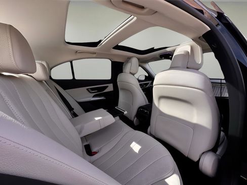 Used 2025 Mercedes-Benz E 350 4MATIC Sedan w/ Winter Package image 24