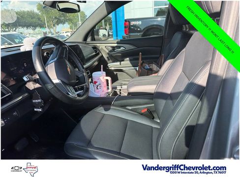 Used 2025 Chevrolet Traverse LT w/ Driver Confidence Package FWD image 13