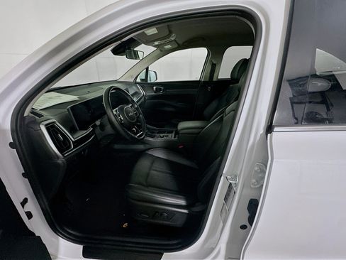 Used 2024 Kia Sorento S image 13