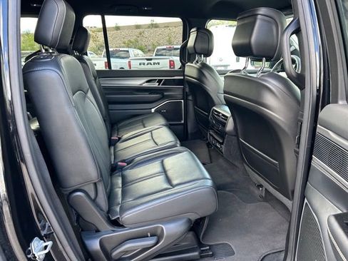 Used 2025 Jeep Wagoneer L 4WD image 14