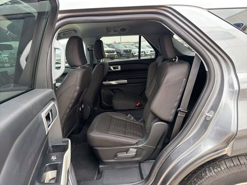 Used 2021 Ford Explorer XLT image 17