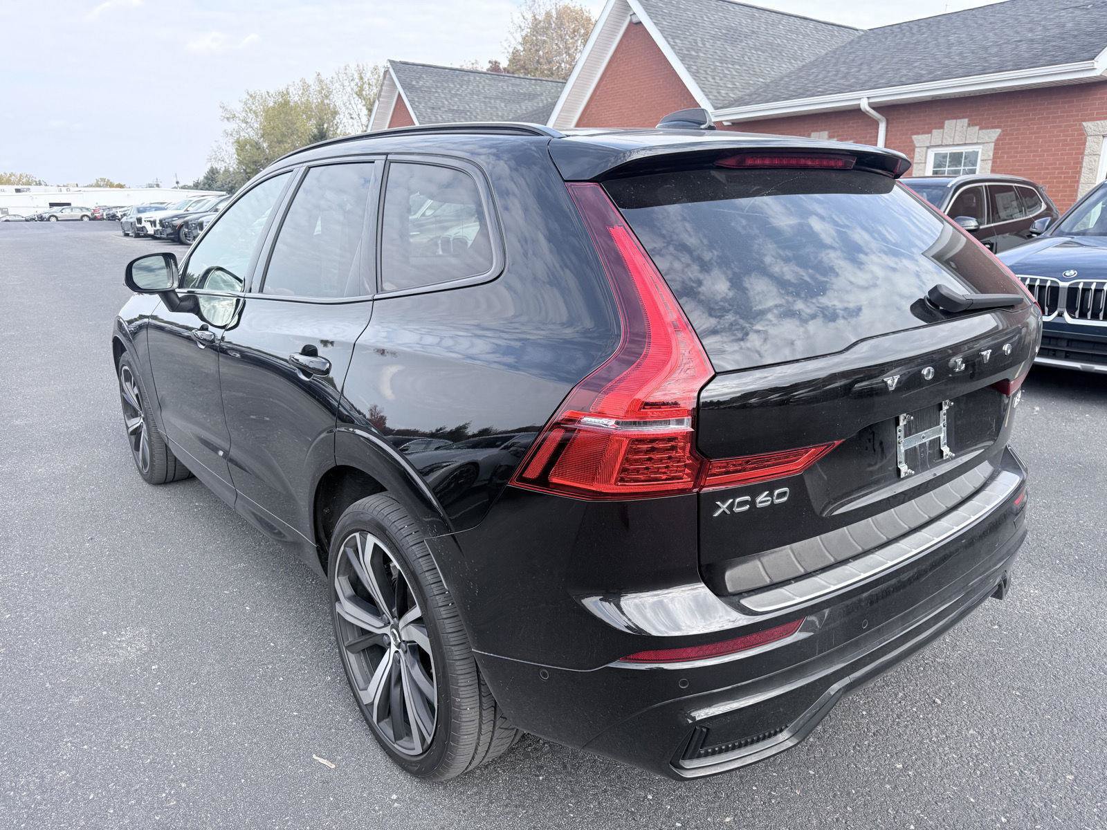 Used 2023 Volvo XC60 B6 Ultimate w/ Climate Package AWD/4WD image 5