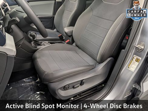 Used 2024 Volkswagen Taos SE w/ Panoramic Sunroof Package FWD image 12