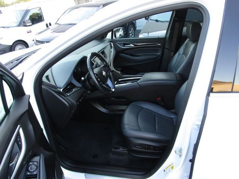 Used 2024 Buick Enclave Premium image 4