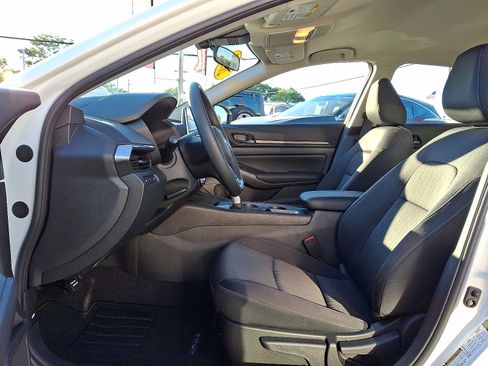 Certified 2025 Nissan Altima 2.5 S image 13