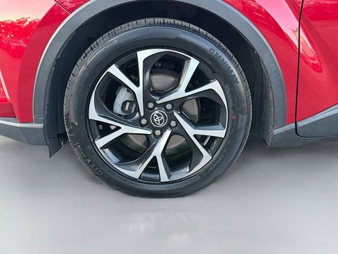 Used 2021 Toyota C-HR XLE FWD image 38