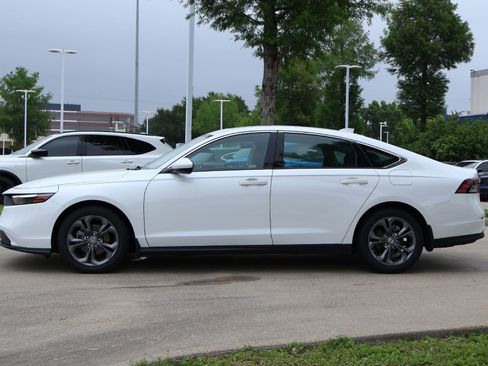 Used 2023 Honda Accord EX image 3
