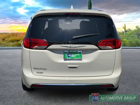 Used 2019 Chrysler Pacifica Touring Plus w/ Tire & Wheel Group FWD image 6