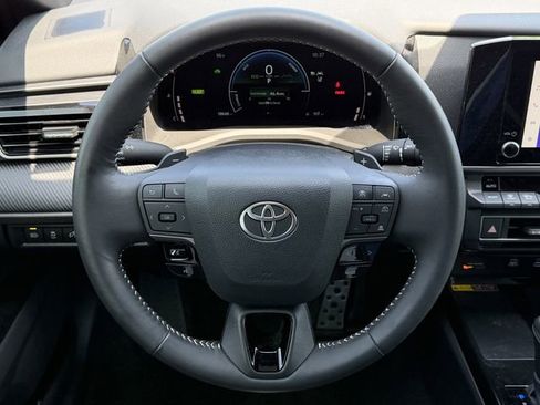 Used 2025 Toyota Camry SE w/ Convenience Package FWD image 13
