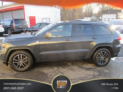 Used 2018 Jeep Grand Cherokee Trailhawk AWD/4WD image 4