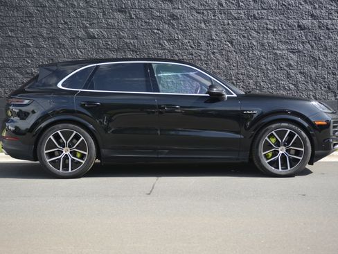 Certified 2025 Porsche Cayenne S AWD/4WD image 8