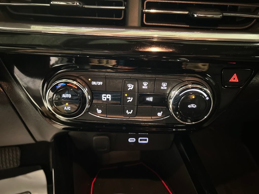 Used 2024 Chevrolet Trax RS w/ Driver Confidence Package FWD image 17