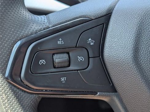 Used 2025 Chevrolet Trax LT FWD image 21