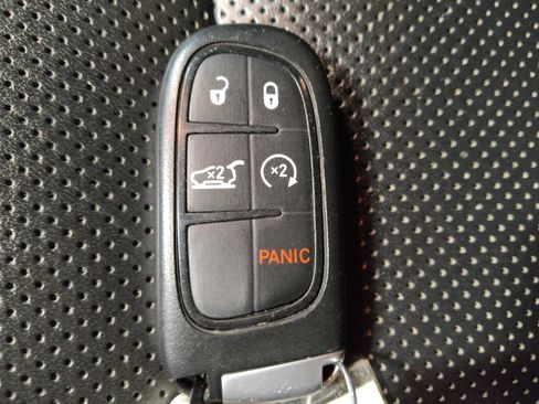 Used 2019 Jeep Cherokee High Altitude image 32