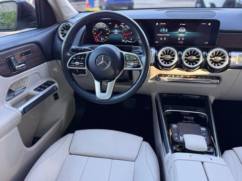 Used 2023 Mercedes-Benz GLB 250 4MATIC w/ Premium Package image 26