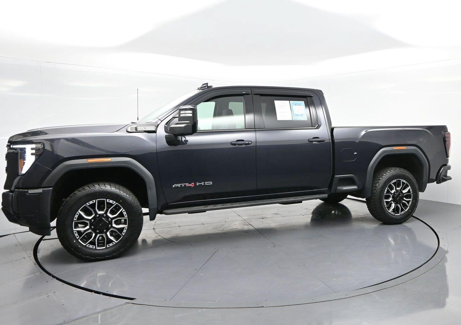 Used 2024 GMC Sierra 2500 AT4 w/ AT4 Premium Plus Package AWD/4WD image 4