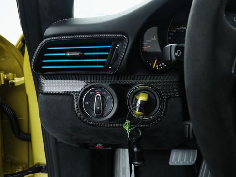 Used 2018 Porsche 911 GT2 RS image 33