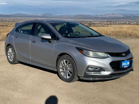 Used 2017 Chevrolet Cruze Premier image 2