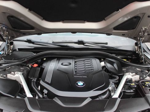 Used 2022 BMW 740i xDrive AWD/4WD image 9