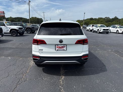 Used 2023 Volkswagen Taos SE image 6