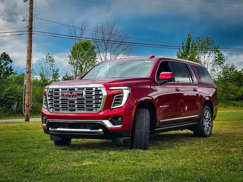 New 2026 GMC Yukon XL Denali w/ Denali Reserve Package AWD/4WD image 7