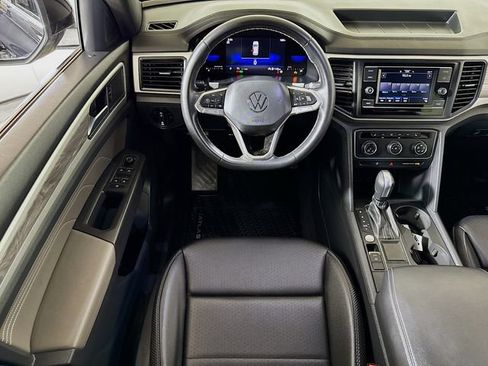Used 2022 Volkswagen Atlas Cross Sport SE FWD image 19