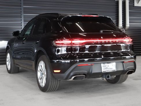 Used 2023 Porsche Macan image 3