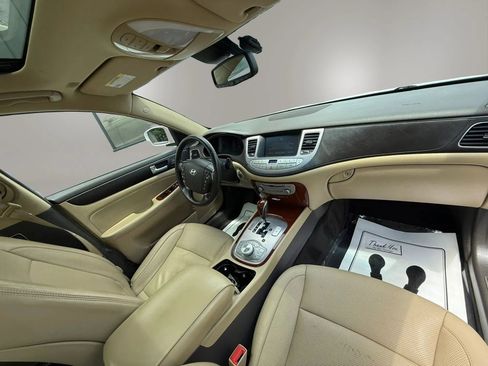 Used 2013 Hyundai Genesis 3.8 w/ Technology Pkg RWD image 14