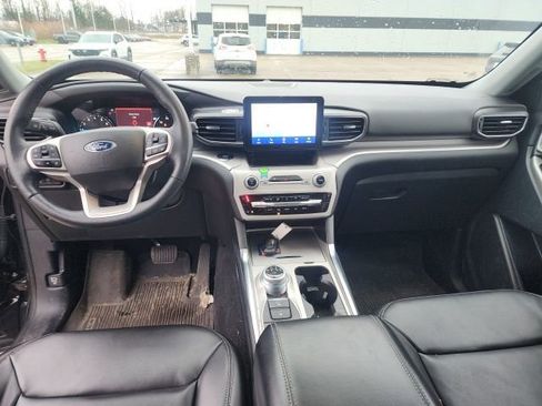 Used 2023 Ford Explorer XLT w/ Equipment Group 202A image 5